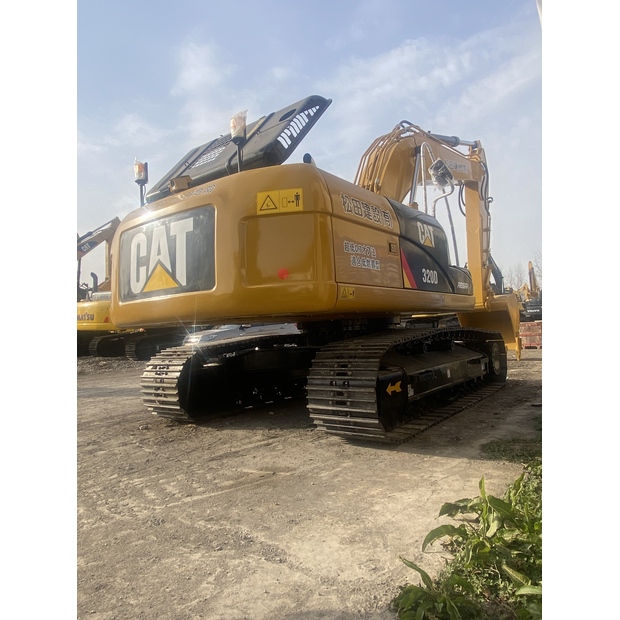 2024 Caterpillar 320D2-44857725