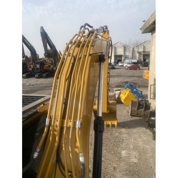 2024 Caterpillar 320D2-44857726