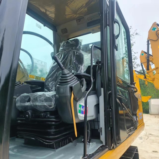 2023 Caterpillar 320D-44857743