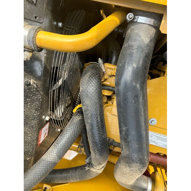 2023 Caterpillar 320D-44857755