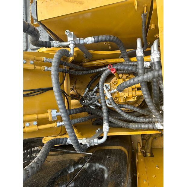 2023 Caterpillar 320D-44857761