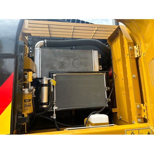 2023 Caterpillar 320D-44857764