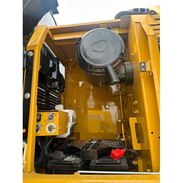 2023 Caterpillar 320D-44857768