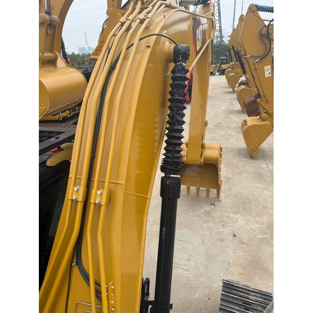 2024 Caterpillar 320D2L-44857773