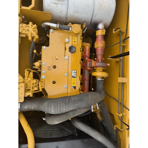 2024 Caterpillar 320D2L-44857774