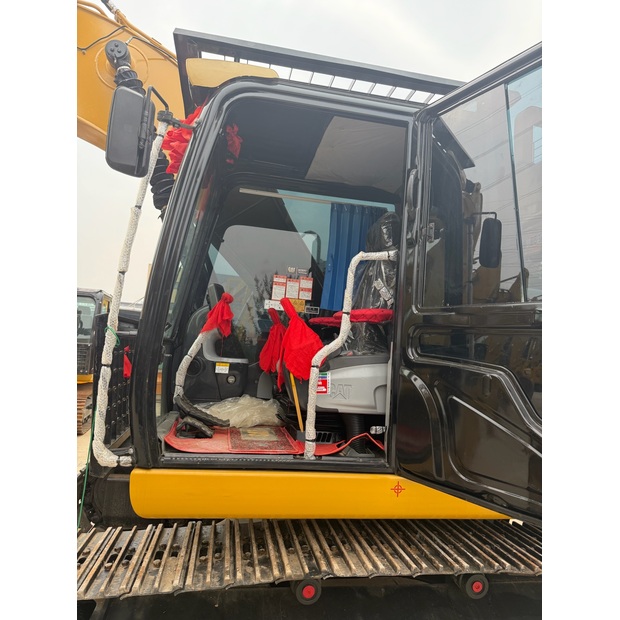 2024 Caterpillar 320D2L-44857783