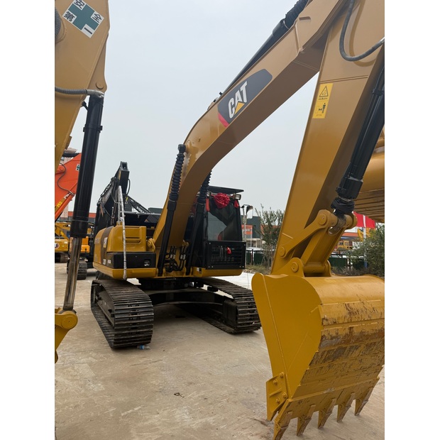 2024 Caterpillar 320D2L-44857786