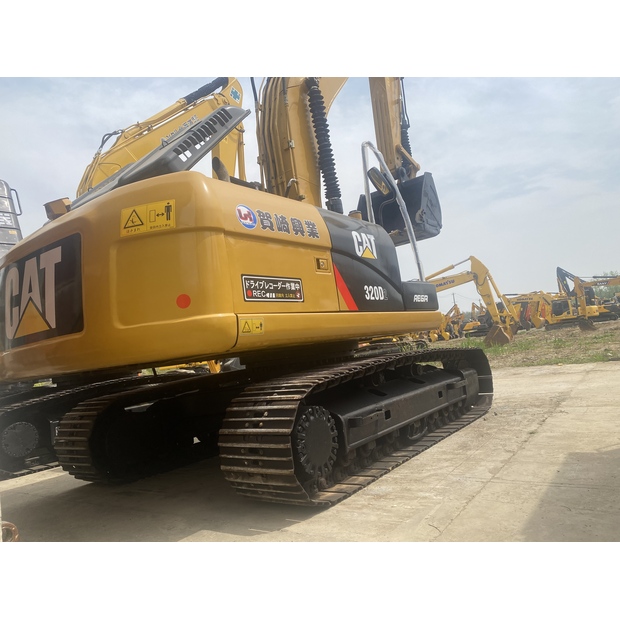 2023 Caterpillar 320D2-44857791