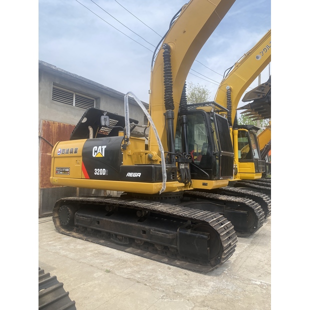 2023 Caterpillar 320D2-44857801