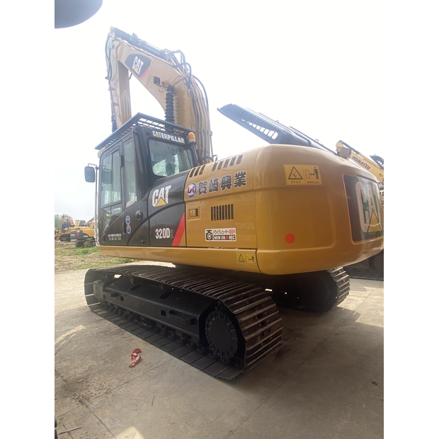 2023 Caterpillar 320D2-44857804