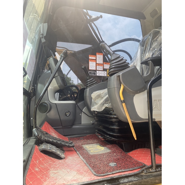 2024 Caterpillar 320D2L-44858083