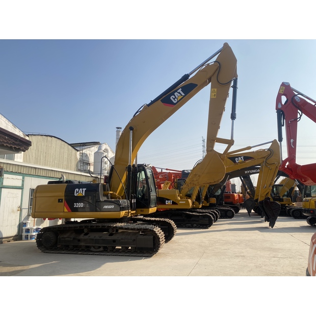 2024 Caterpillar 320D2L-44858086