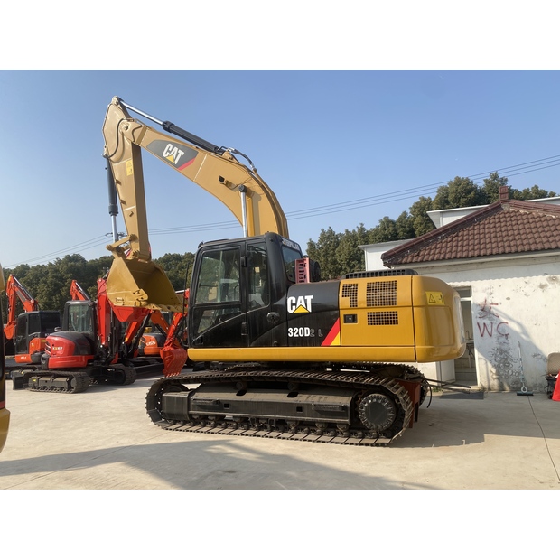 2024 Caterpillar 320D2L-44858087