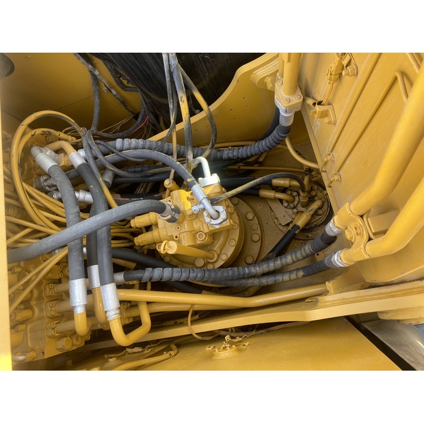 2024 Caterpillar 320D2L-44858092