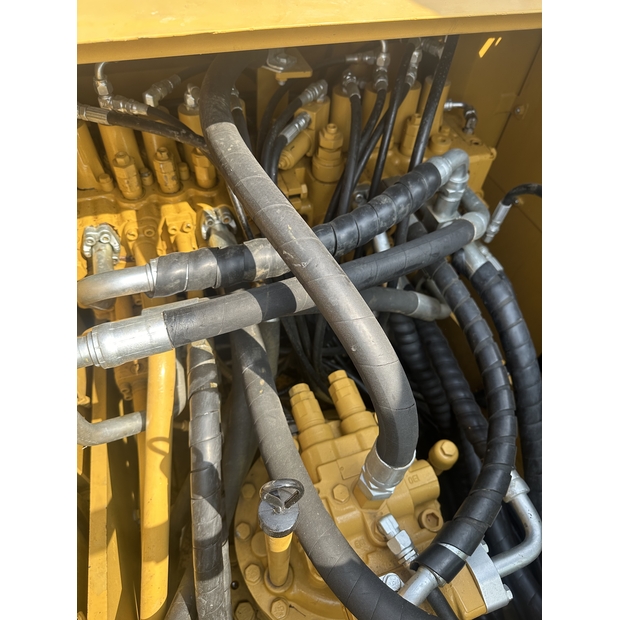 2023 كاتربيلر 320D-44858111