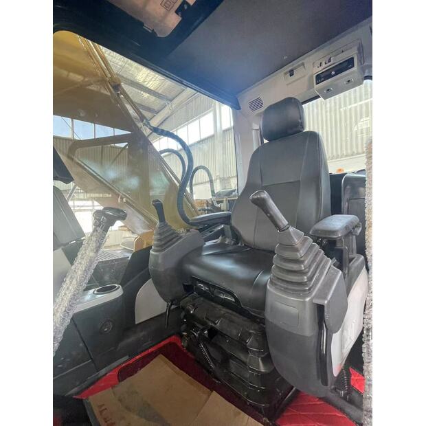 2023 Caterpillar 320D2-44858156