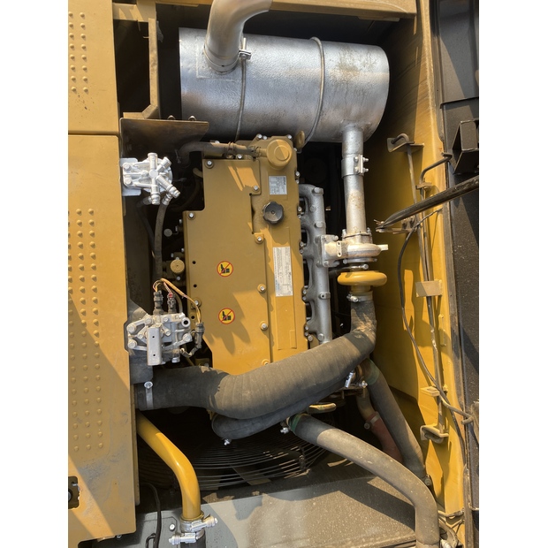 2023 Caterpillar 320D2-44858165