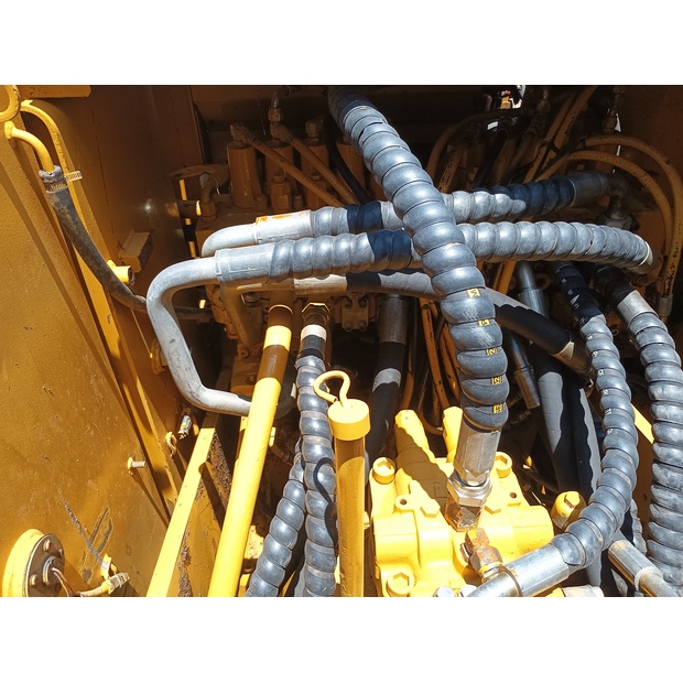 2023 Caterpillar 320D2-44858166