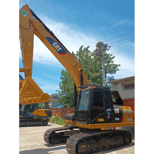 2024 كاتربيلر 320D-44858219