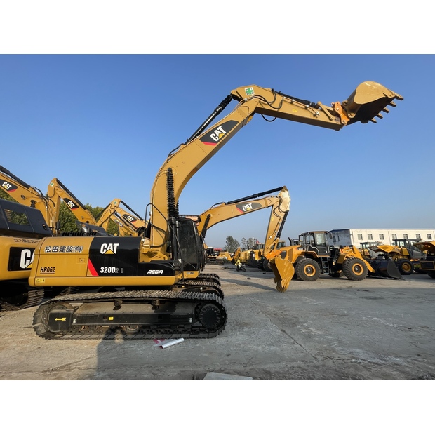 2024 Caterpillar 320D2L-44858233