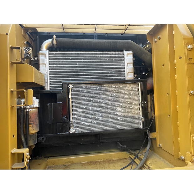 2024 Caterpillar 320D2L-44858234