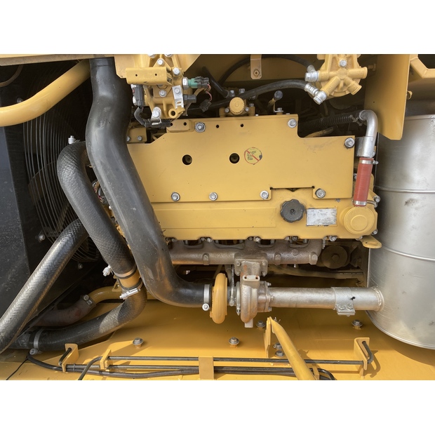 2024 Caterpillar 320D2-44858247