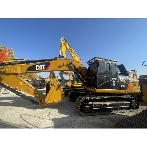 2025 كاتربيلر 320D-44858251