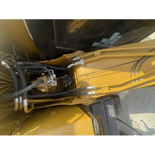 2025 كاتربيلر 320D-44858265