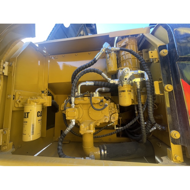 2025 كاتربيلر 320D-44858267