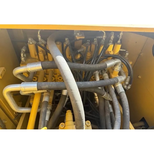 2023 Caterpillar 320D2-44858298