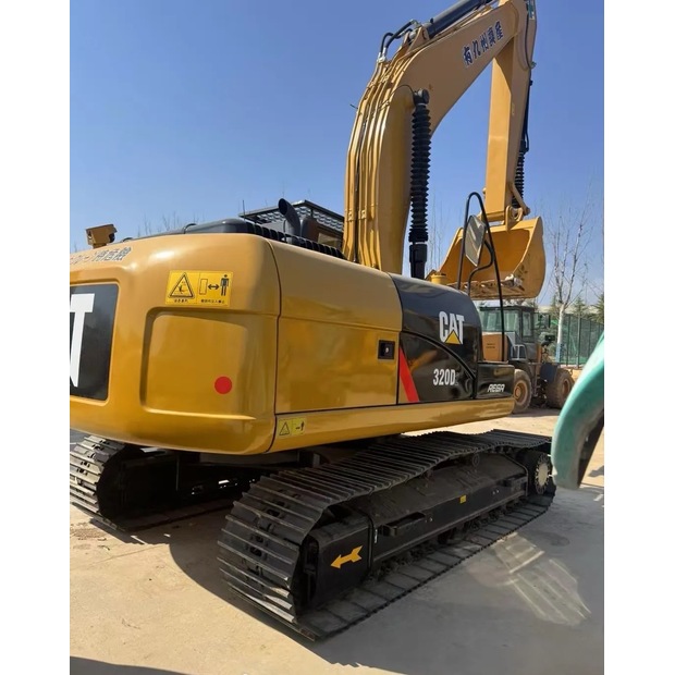 2023 Caterpillar 320D2-44858299