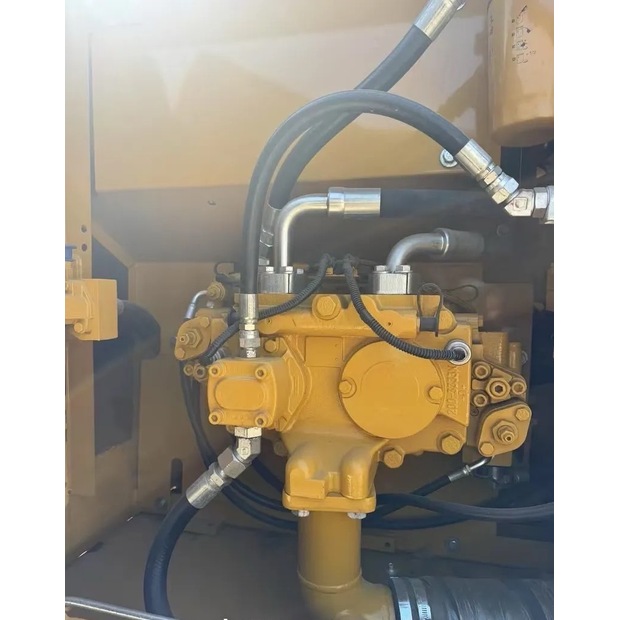 2023 Caterpillar 320D2-44858300