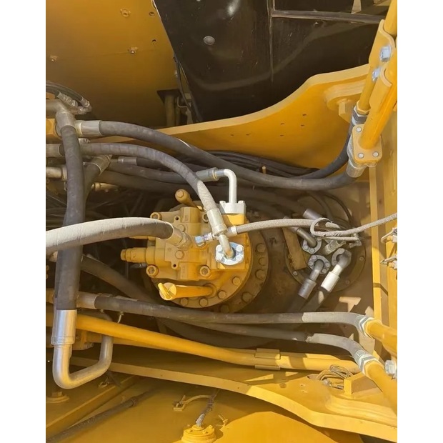 2023 Caterpillar 320D2-44858301