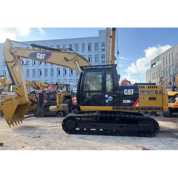 2024 Caterpillar 320D-44858308