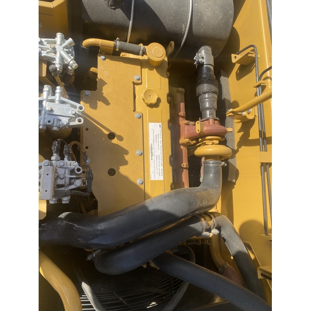 2023 Caterpillar 320D-44858351