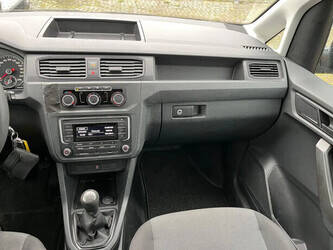 2017-volkswagen-caddy-1380802-44858493