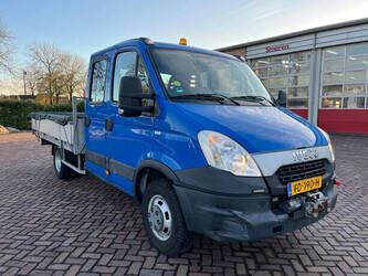 Image de VÉHICULES UTILITAIRES 2013 Iveco Daily 35C15 À vendre à Émirats arabes unis
