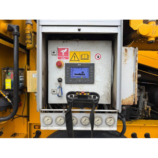 2012 BACKERS 3-MTBC-44858926