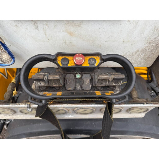 2012 بيكرز 3-MTBC-44858973