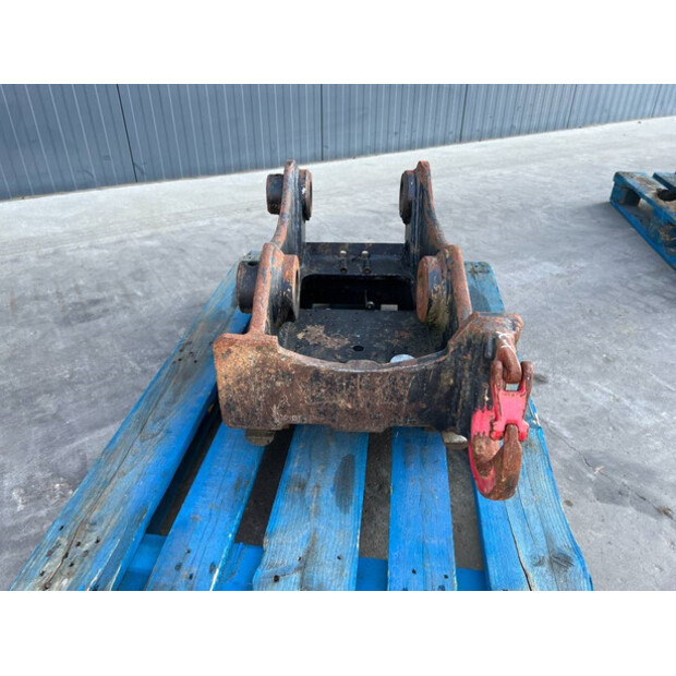 2017 OilQuick OQ65-44860236