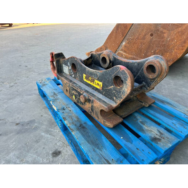 2017 OilQuick OQ65-44860240