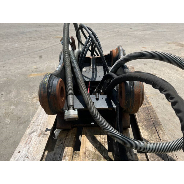 2017 OilQuick OQ65-44860328