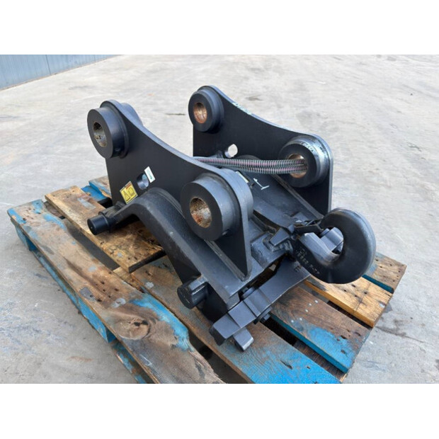 2019 فيراكتيرت CW20-44860473