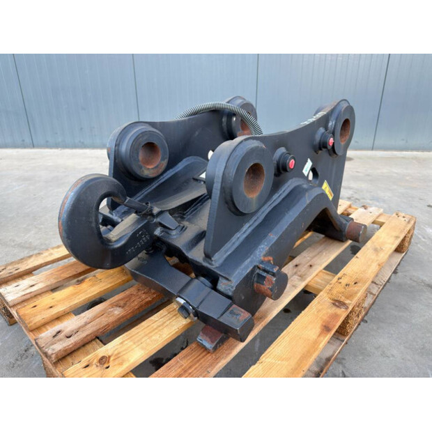 2019 فيراكتيرت CW20-44860486