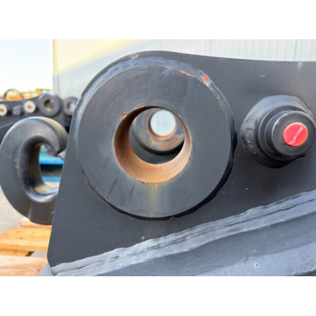 2019 فيراكتيرت CW20-44860498