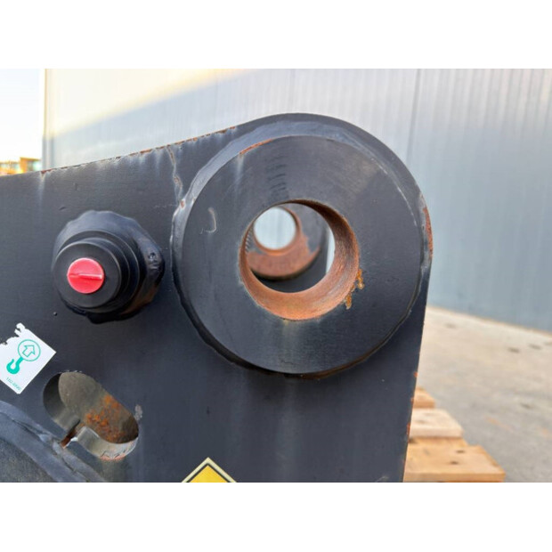 2019 فيراكتيرت CW20-44860499