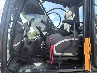 2022-hyundai-hx220-1403755-44861320