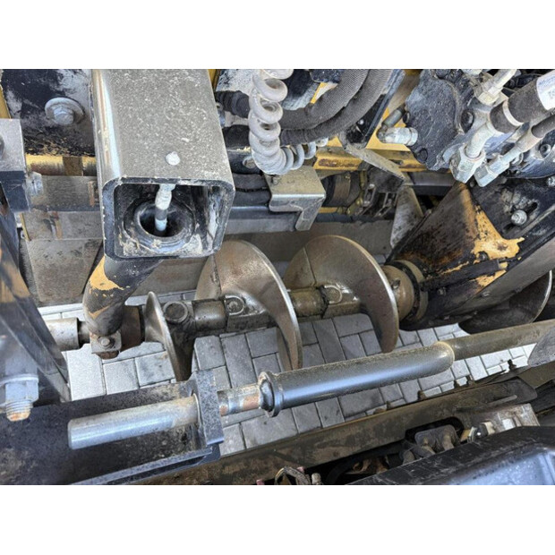 2017 Caterpillar AP655F-44861681