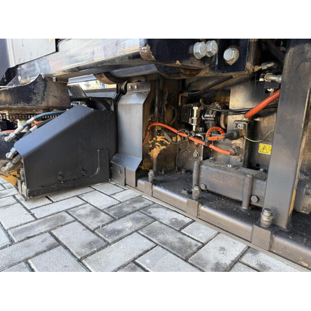 2017 Caterpillar AP655F-44861692