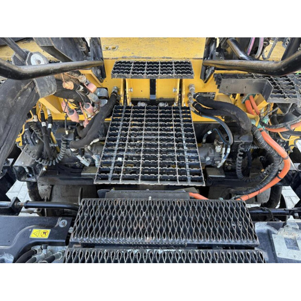2017 Caterpillar AP655F-44861715